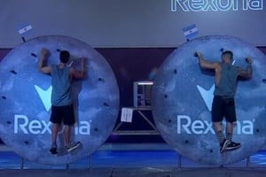 La gala de la noche tuvo un mano a mano entre Santiago y Nano.