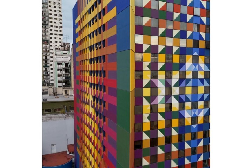 Street Art Cities: “Colores de Amia” de Petroni, en Caba