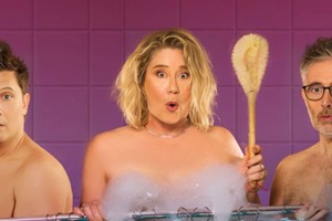 Verónica Llinás, junto a Darío Lopilato y Héctor Díaz en la obra “Antígona en el baño”