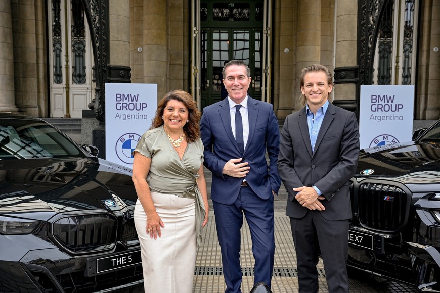 Ivana Dip, CEO de BMW Group Argentina, Rodolfo Barili y Leandro Larregina, Gerente de Ventas y Desarrollo de Red de BMW y MINI.