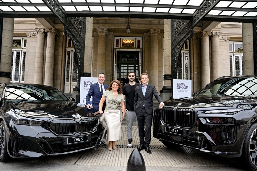 Ivana Dip y Leandro Larregina, junto a Barili y Diego Leuco, usuarios e influencers de la marca BMW.
