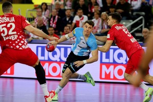 Handball - IHF Handball World Championships 2025 - Preliminary Round - Group H - Croatia v Argentina - Zagreb Arena, Zagreb, Croatia - January 17, 2025
Argentina's Martin Jung in action with Croatia's Ivan Martinovic REUTERS/Antonio Bronic