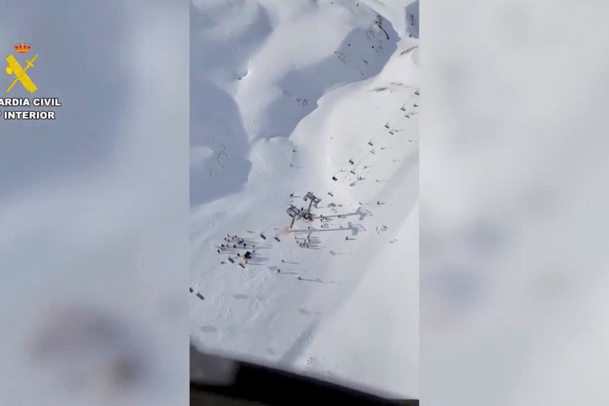 An aerial view shows people gathered around chairlifts following an accident in which a ski lift collapsed at a resort in the Spanish region of Aragon, in Astun, Huesca, Spain January 18, 2025, in this screengrab obtained from a handout video. Spanish Guardia Civil Handout/Handout via REUTERS THIS IMAGE HAS BEEN SUPPLIED BY A THIRD PARTY