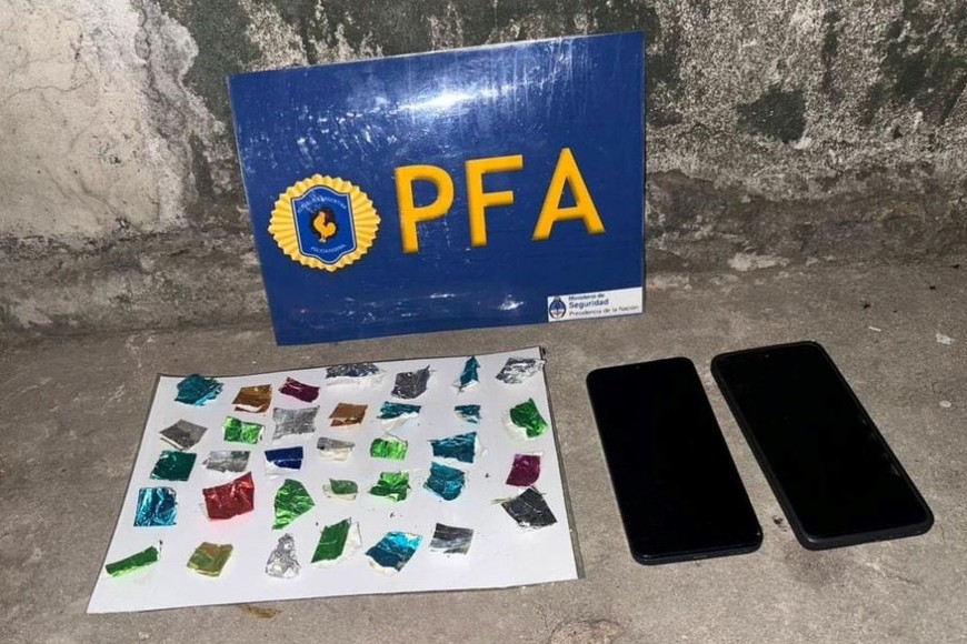 La droga y los celulares secuestrados.