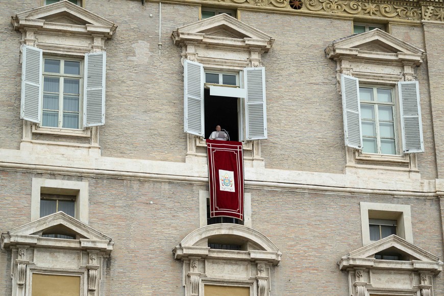 Pope Francis leads the Angelus prayer from his window at the Vatican, following a ceasefire between Israel and Hamas, January 19, 2025. In his speech, the pope welcomed the ceasefire and said he hoped all hostages would be released. Vatican Media/Simone Risoluti/­Handout via REUTERS ATTENTION EDITORS - THIS IMAGE WAS PROVIDED BY A THIRD PARTY.