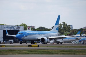 An Aerolineas Argentinas Boeing 737 MAX lands at the Aeroparque Jorge Newbery airport, in Buenos Aires, Argentina December 26, 2024. REUTERS/Agustin Marcarian
