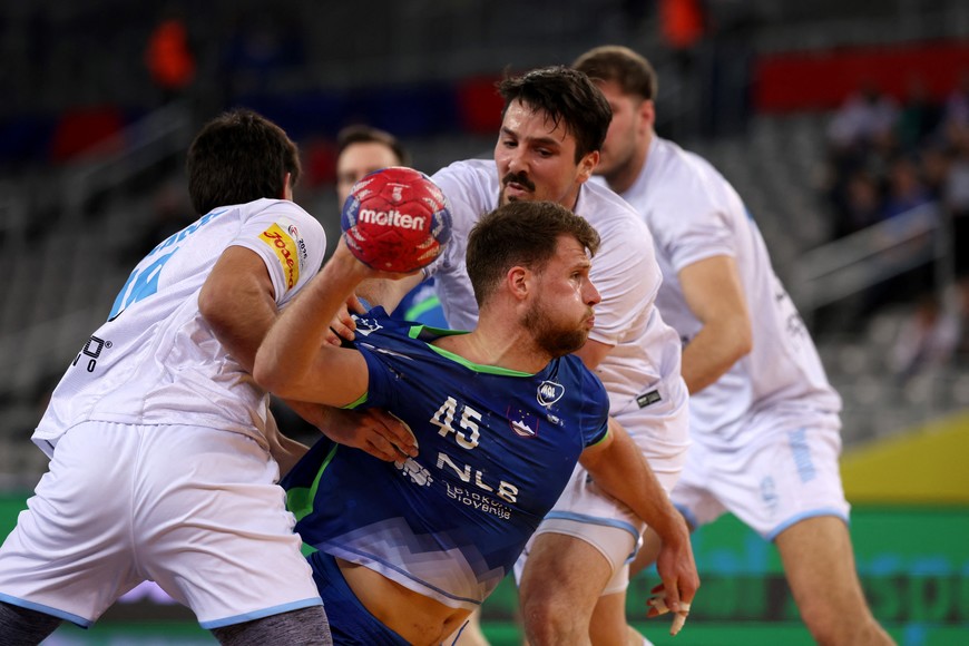 Handball - IHF Handball World Championships 2025 - Main Round IV - Slovenia v Argentina - Zagreb Arena, Zagreb, Croatia - January 22, 2025
Slovenia's Miha Kavcic in action REUTERS/Antonio Bronic