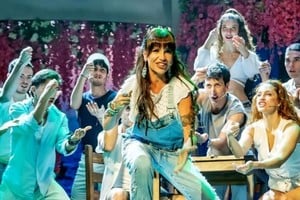 Florencia Peña se destaca en el protagónico de “Mamma Mia!”, musical basado en las canciones de ABBA.