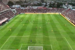 El imponente marco del estadio 15 de Abril en el último Unión-Boca, en marzo pasado. Foto: Fernando Nicola.