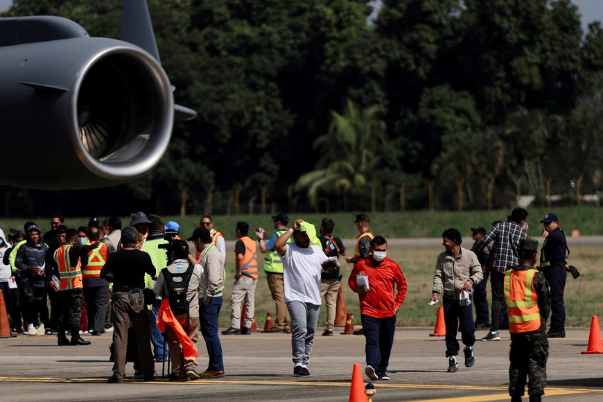 Honduran migrants arrive on a deportation flight at the Ramon Villeda Morales International Airport following U.S. President Donald Trump's national emergency declaration on immigration, in San Pedro Sula, Honduras January 31, 2025. REUTERS/Yoseph Amaya