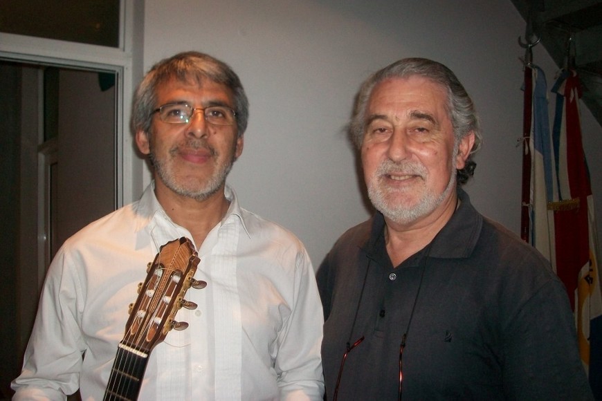 Rubén del Solar junto a Peteco Carabajal, con quien grabó “Bajo la sombra de un árbol”.