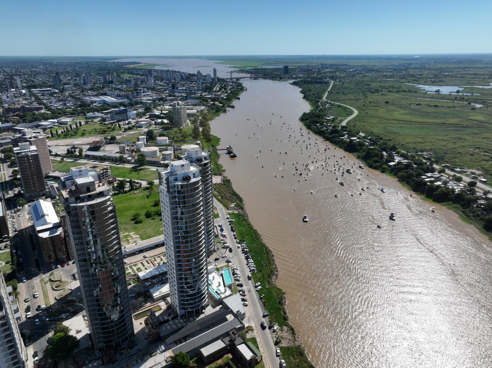Maratón Santa Fe-Coronda | Puente Colgante | Costanera. Foto: Fernando Nicola