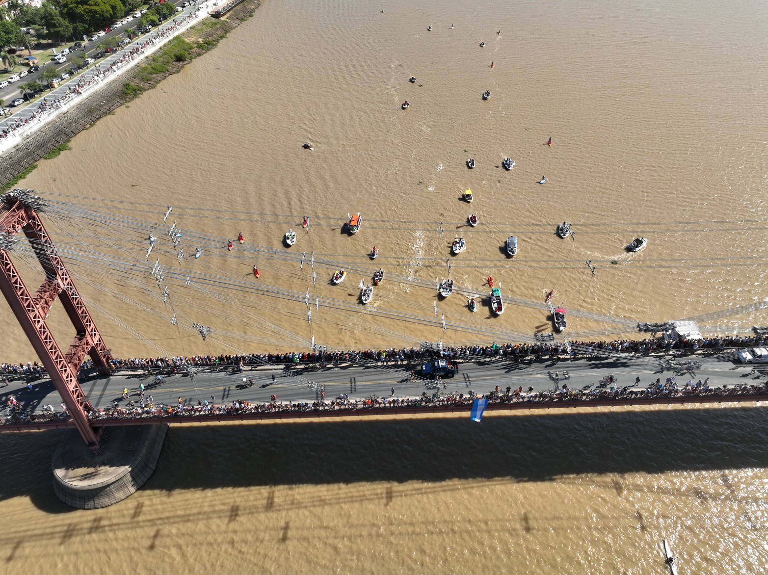 Maratón Santa Fe-Coronda | Puente Colgante | Costanera. Foto: Fernando Nicola