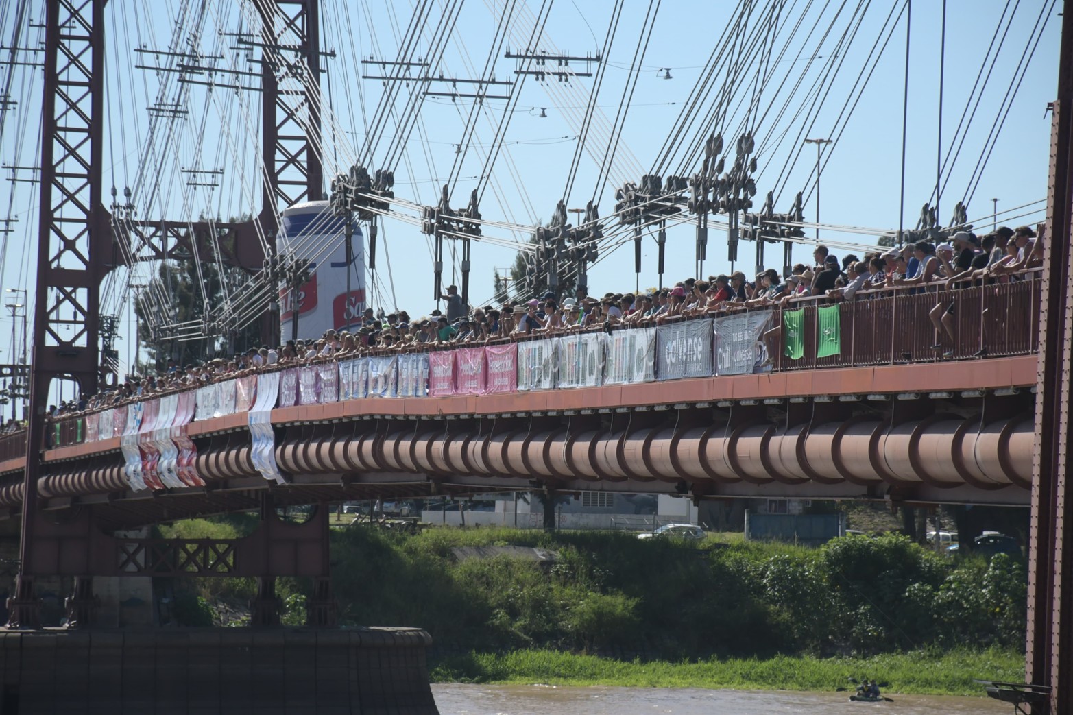 El Colgante lleno Maratón Santa Fe-Coronda. Foto: Flavio Raina