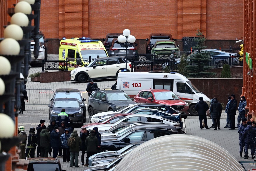 Law enforcement officers work at the site of a blast in a residential building in Moscow, Russia February 3, 2025. REUTERS/Evgenia Novozhenina