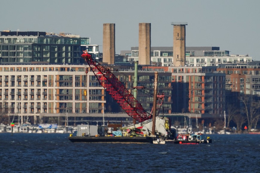 Crews work to retrieve the wreckage of American Eagle flight 5342 in the Potomac River, in the aftermath of the collision of American Eagle flight 5342 and a Black Hawk helicopter that crashed into the river, as seen from Virginia, U.S., February 4, 2025.REUTERS/Nathan Howard
