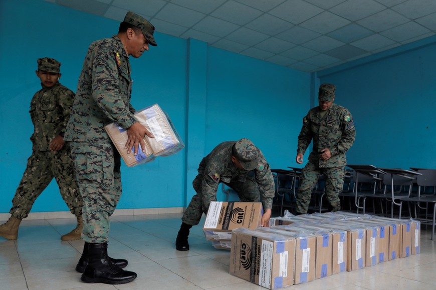 Members of the Ecuadorian army deliver electoral boxes at a polling station ahead of the presidential run-off election, in Quito, Ecuador October 14, 2023. REUTERS/Karen Toro