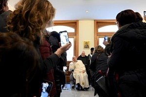 El Papa Francisco ha sido diagnosticado nuevamente con bronquitis