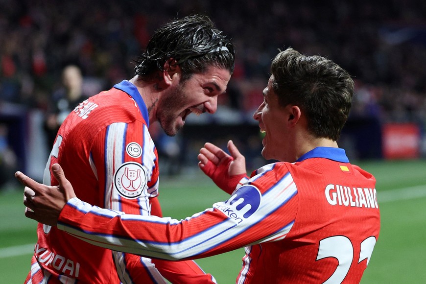 Soccer Football - Copa del Rey - Quarter Final - Atletico Madrid v Getafe - Metropolitano, Madrid, Spain - February 4, 2025
Atletico Madrid's Giuliano Simeone celebrates scoring their second goal with Rodrigo De Paul REUTERS/Violeta Santos Moura