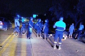 Varias personas se acercaron a socorrer a las víctimas. Foto: Prensa URI