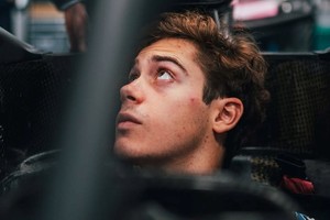 Más tiempo a bordo. Franco Colapinto ya probó un Alpine de 2022, ahora podrá subirse nuevamente para probar los nuevos compuestos de Pirelli para la presente temporada. Crédito: Alpine