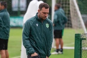 Crece la bronca de jugadores, CT, hinchas y dirigentes de Banfield contra Chiqui Tapia.