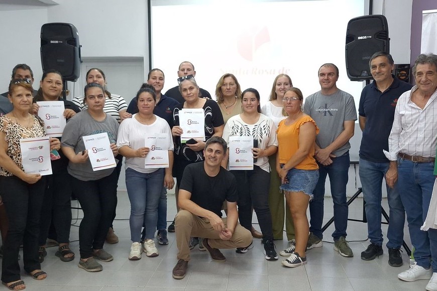 Tejeda entregó aportes económicos a Emprendedores Productivos Sociales.