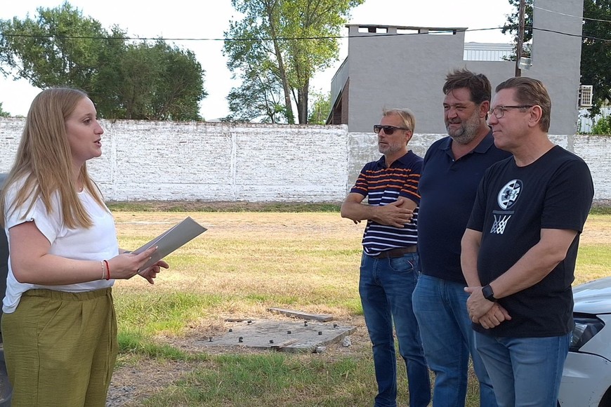 Tejeda junto a Borla y autoridades de la institución.