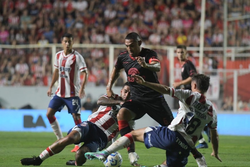 Unión-Instituto | Fecha 5 Torneo Apertura. Foto: Manuel Fabatía