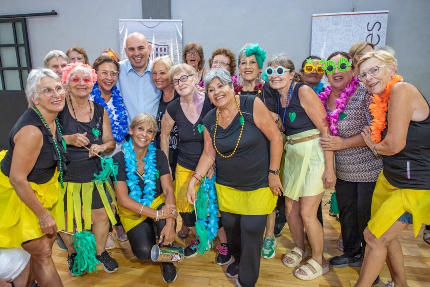 De la Colonia participaron 110 adultos mayores de la ciudad.