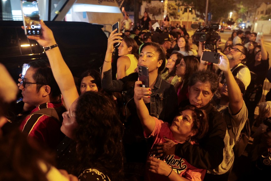 Fans of Colombian singer Shakira stand outside Clinica Delgado Auna after Shakira was hospitalized with a stomach issue, forcing her to cancel her Sunday show, in Lima, Peru February 16, 2025. REUTERS/Sebastian Castaneda