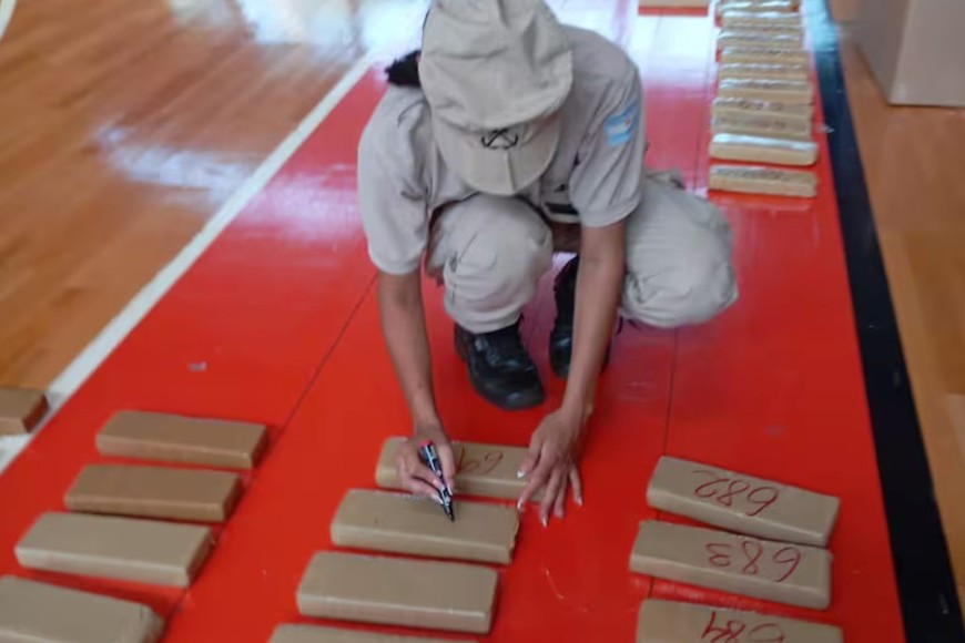 Encontraron 4 toneladas de marihuana dentro de un camión de mudanzas que viajaba desde Paraguay