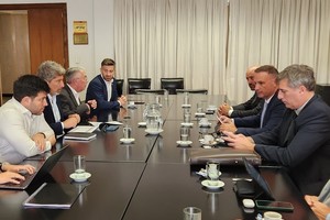 El ministro de Obras Públicas recordó que es la decimotercera reunión que tienen por el mismo tema. Y destacó: "La falta de inversión de Nación en las rutas pone en riesgo la vida de los santafesinos".  Gobierno de la Provincia