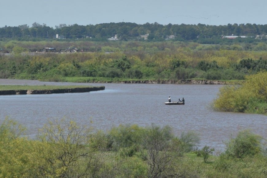 El menor había sido visto por última vez la noche del lunes cuando ingresó al río para refrescarse.  Créditos: Flavio Raina