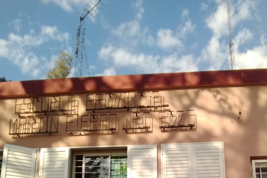 Lorena Mansilla y su grupo de colaboradores trabajan por los festejos de los cien años.