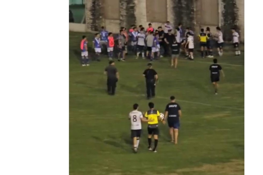 El árbitro del encuentro registró la brutal agresión en su informe