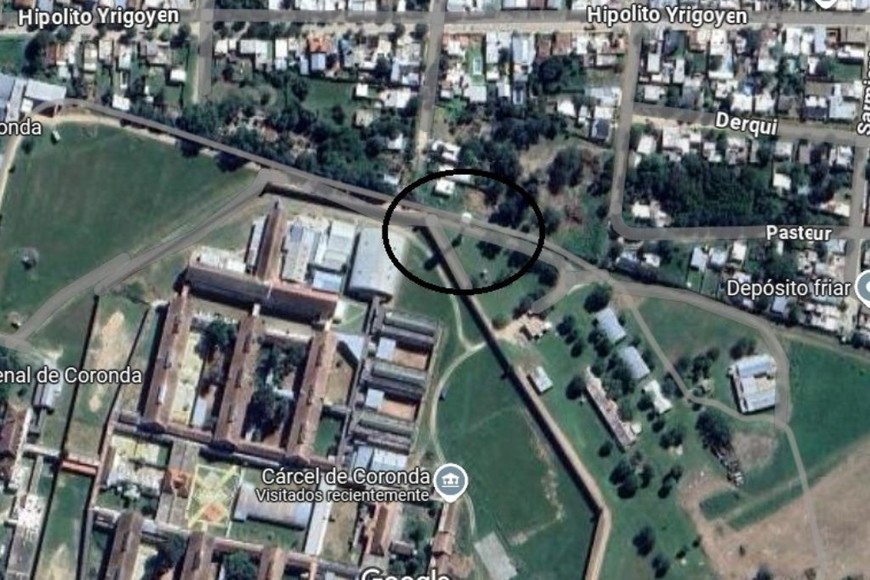 Ubicación del tanque lindero como se ve con casas habitadas y plena zona urbana.