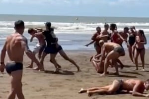 Feroz batalla campal entre guardavidas tras una competencia en Costa Azul