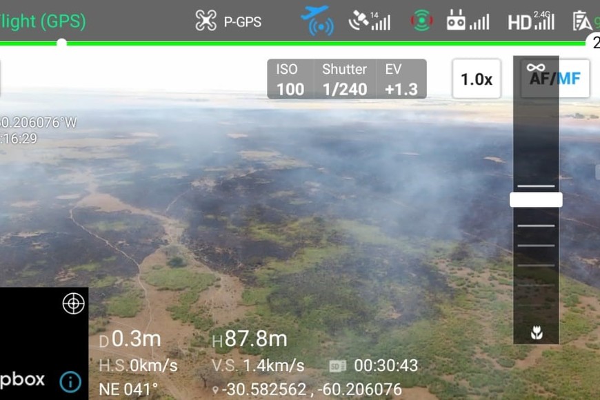 Bomberos combaten incendio de campo en Cacique Ariacaiquín