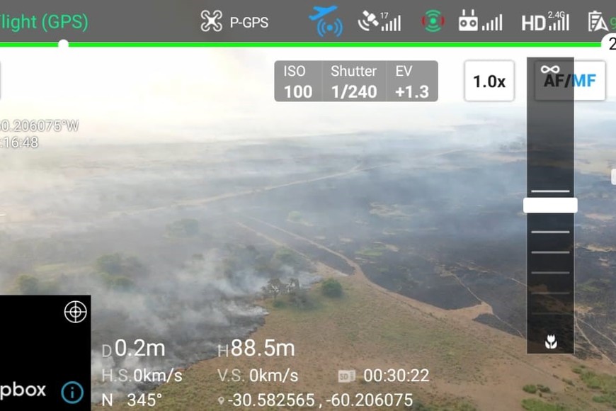 Bomberos combaten incendio de campo en Cacique Ariacaiquín