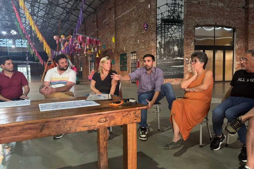 La Redonda. Ese fue el espacio en el que se llevó a cabo la reunión entre vecinos y funcionarios municipales.

MCSF