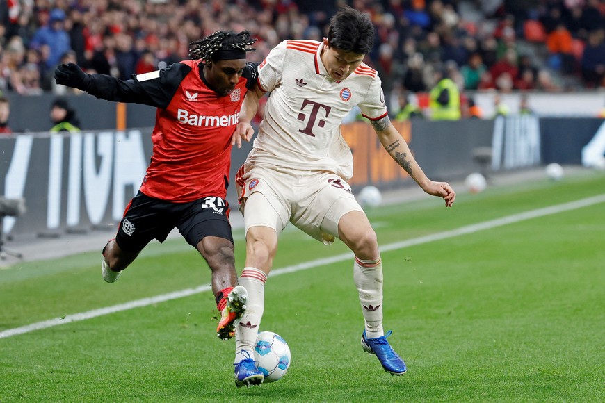 Soccer Football - Bundesliga - Bayer Leverkusen v Bayern Munich - BayArena, Leverkusen, Germany - February 15, 2025
Bayer Leverkusen's Jeremie Frimpong in action with Bayern Munich's Kim Min-jae REUTERS/Heiko Becker DFL REGULATIONS PROHIBIT ANY USE OF PHOTOGRAPHS AS IMAGE SEQUENCES AND/OR QUASI-VIDEO.