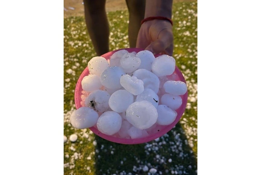 Las piedras de granizo alcanzaron un diámetro superior a los 4 centímetros