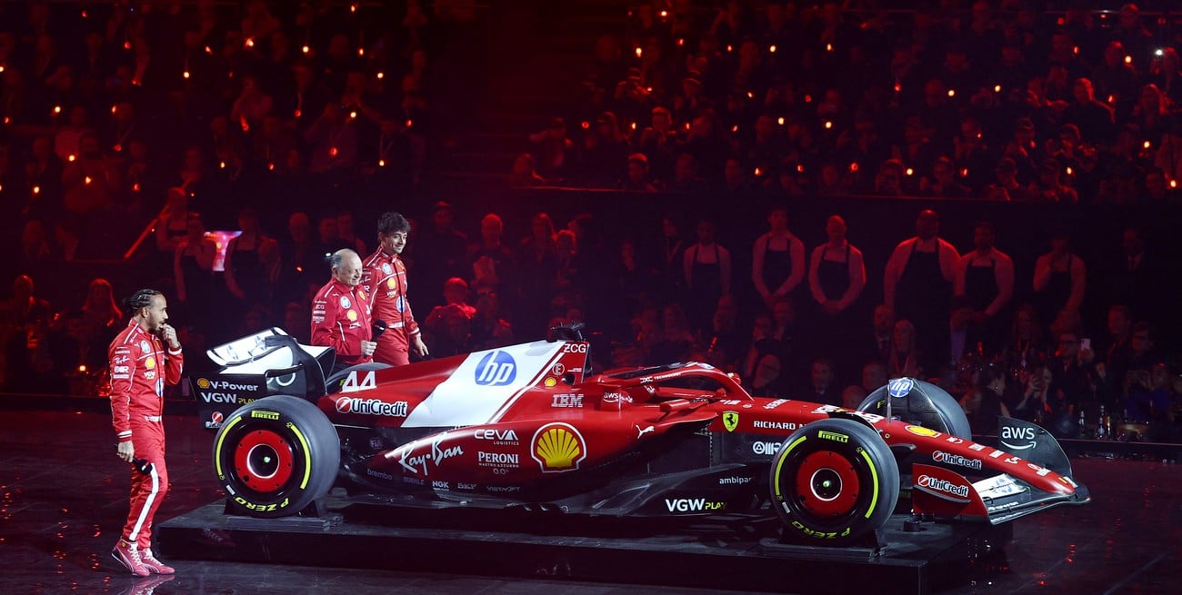 Formula One F1 - F1 75 Live Season Launch - The O2, London, Britain - February 18, 2025
Ferrari team principal Frederic Vasseur with drivers Lewis Hamilton and Charles Leclerc during their car reveal at the launch REUTERS/Andrew Boyers
EDITORIAL USE ONLY
