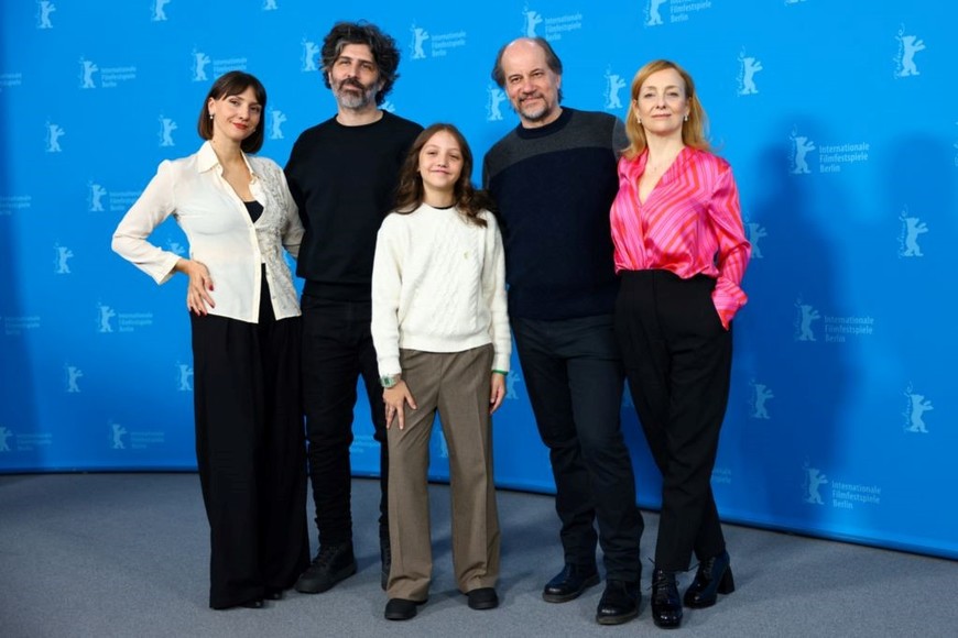 La santafesina Betania Cappato, Iván Fund, Anika Bootz, Marcelo Subiotto y Mara Bestelli, durante la presentación de “El mensaje” en la Berlinale.