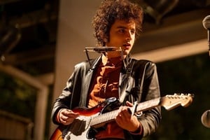 Timothée Chalamet como Bob Dylan en “A Complete Unknown” (Un completo desconocido) de James Mangold