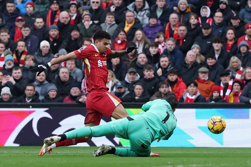 Soccer Football - Premier League - Liverpool v Wolverhampton Wanderers - Anfield, Liverpool, Britain - February 16, 2025
Wolverhampton Wanderers' Jose Sa fouls Liverpool's Luis Diaz to concede a penalty REUTERS/Phil Noble EDITORIAL USE ONLY. NO USE WITH UNAUTHORIZED AUDIO, VIDEO, DATA, FIXTURE LISTS, CLUB/LEAGUE LOGOS OR 'LIVE' SERVICES. ONLINE IN-MATCH USE LIMITED TO 120 IMAGES, NO VIDEO EMULATION. NO USE IN BETTING, GAMES OR SINGLE CLUB/LEAGUE/PLAYER PUBLICATIONS. PLEASE CONTACT YOUR ACCOUNT REPRESENTATIVE FOR FURTHER DETAILS..