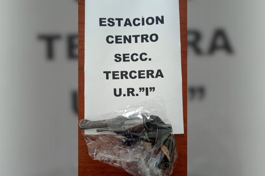 Hallaron un arma de fuego oculta en el techo de una vivienda tras un robo.