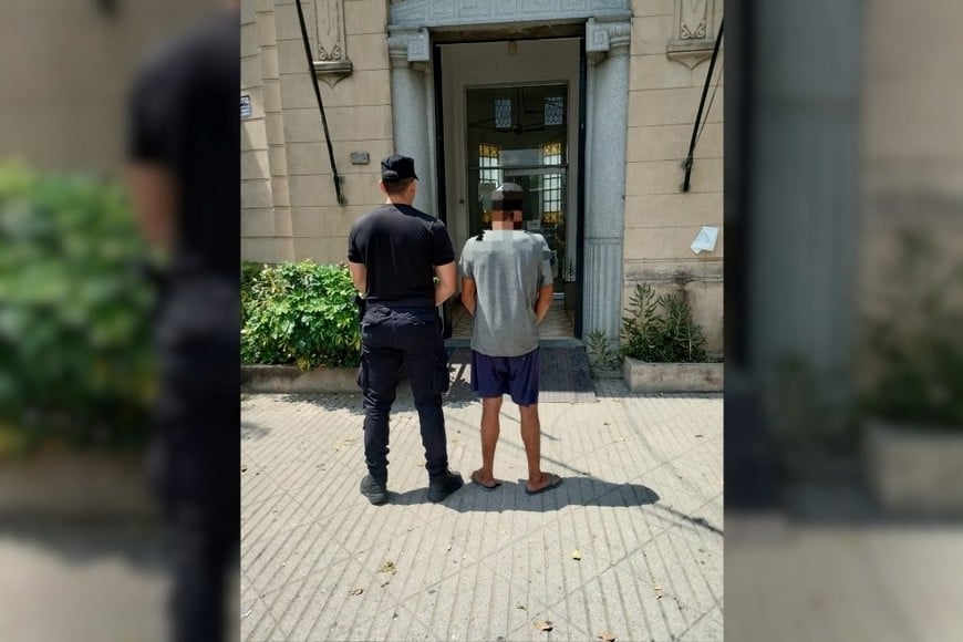 Hallaron un arma de fuego oculta en el techo de una vivienda tras un robo.