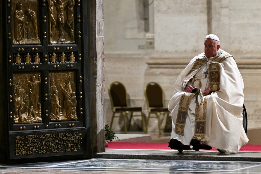 Pope Francis opens the Holy Door to mark the opening of the 2025 Catholic Holy Year, or Jubilee, in St. Peter's Basilica, at the Vatican, December 24, 2024. ALBERTO PIZZOLI/Pool via REUTERS